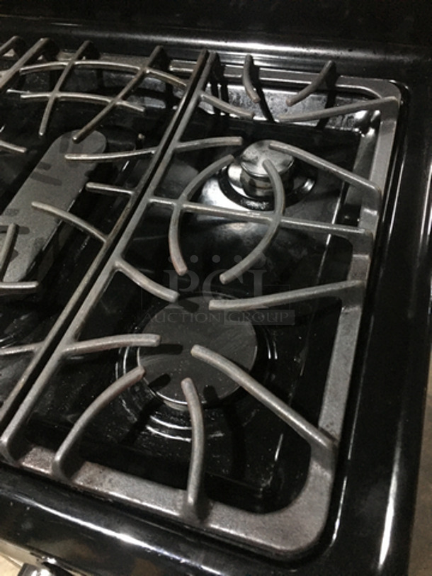 Frigidaire Commercial Natural Gas Powered 5 Burner Stove!  With Full Size Oven Underneath! With Digital Touch Controls! All Stainless Steel! - Image 6 of 10