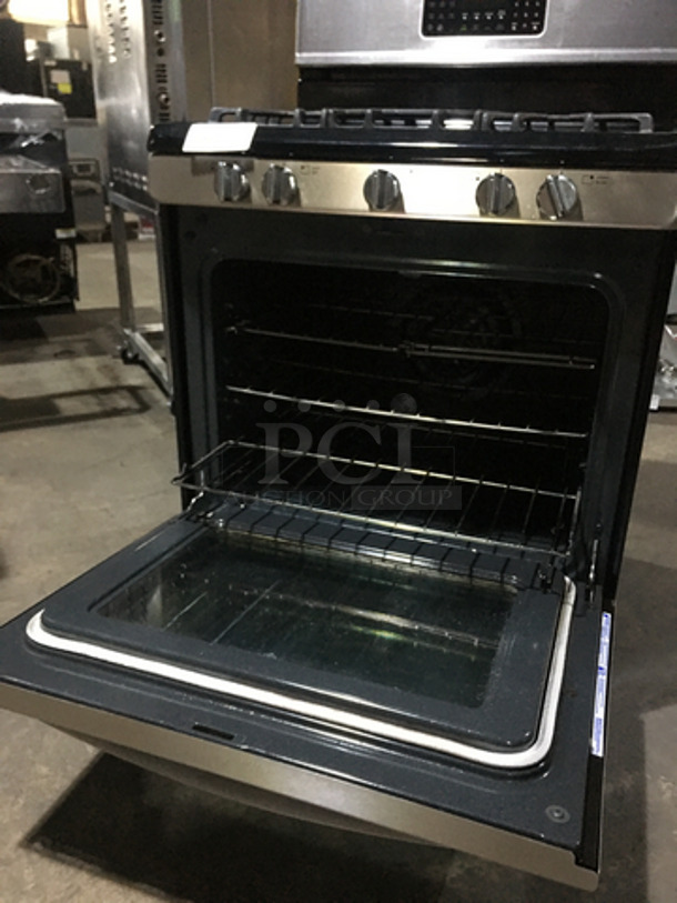 Frigidaire Commercial Natural Gas Powered 5 Burner Stove!  With Full Size Oven Underneath! With Digital Touch Controls! All Stainless Steel! - Image 7 of 10