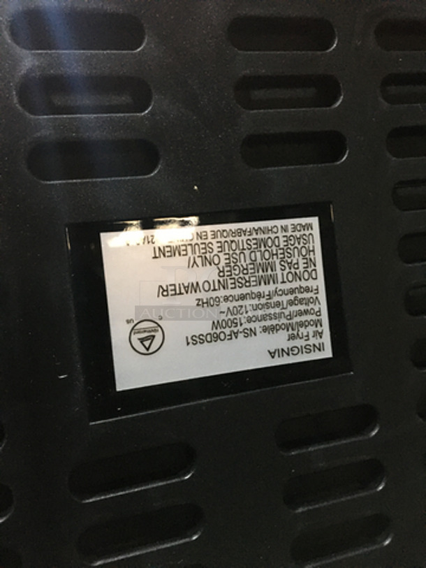 Insignia Countertop Air Fryer! With View Through Door! All Stainless Steel! Model NSAFO6DSS1! 120V! - Image 9 of 9