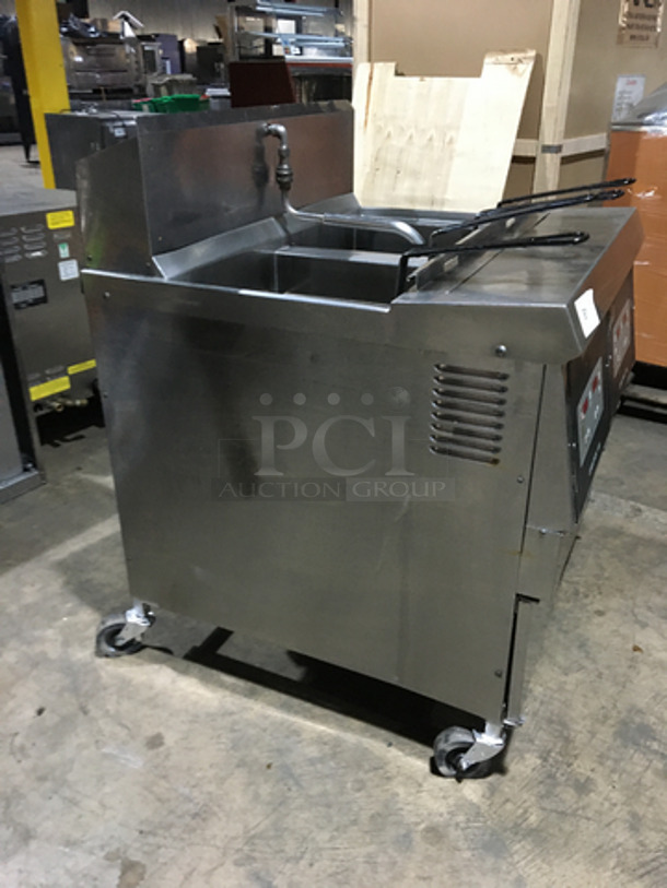 Henny Penny Commercial Natural Gas Powered Dual Bay Deep Fat Fryer! Computron 1000! With Backsplash! With 4 Metal Frying Baskets! All Stainless Steel! On Casters! - Image 2 of 12