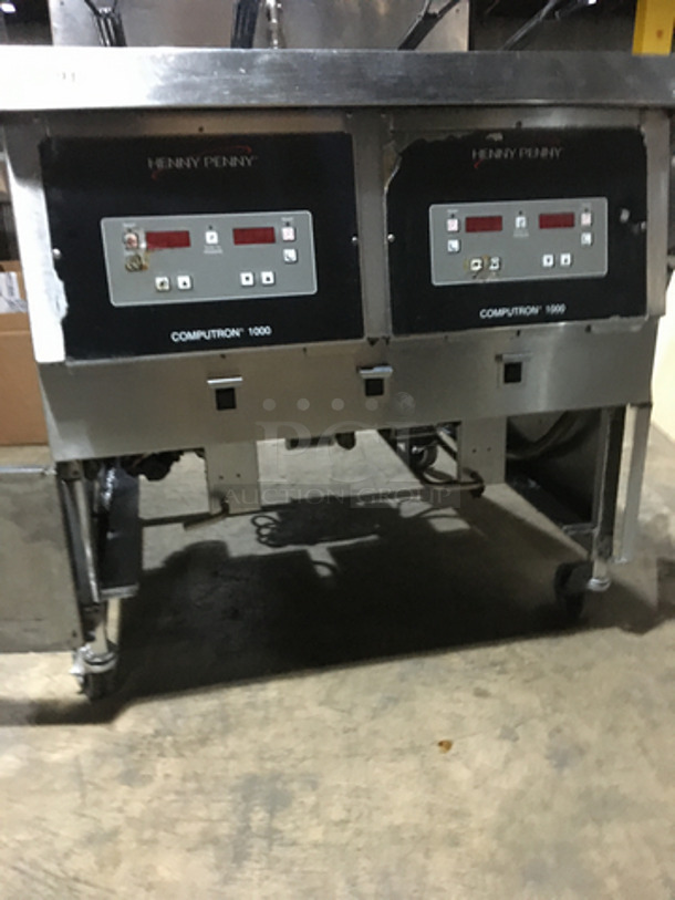 Henny Penny Commercial Natural Gas Powered Dual Bay Deep Fat Fryer! Computron 1000! With Backsplash! With 4 Metal Frying Baskets! All Stainless Steel! On Casters! - Image 8 of 12