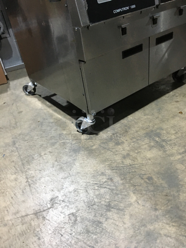 Henny Penny Commercial Natural Gas Powered Dual Bay Deep Fat Fryer! Computron 1000! With Backsplash! With 4 Metal Frying Baskets! All Stainless Steel! On Casters! - Image 11 of 12