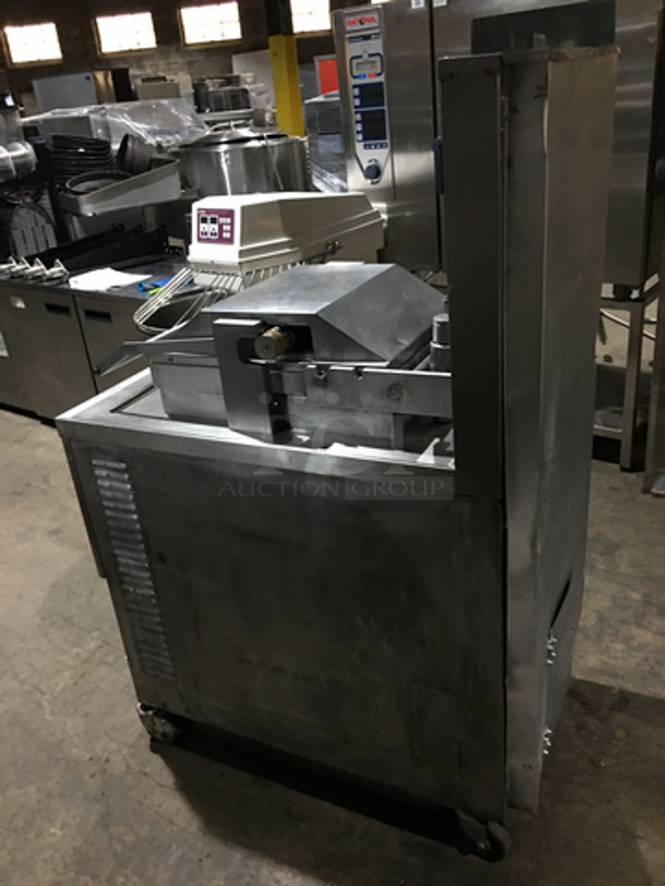 AMAZING! Henny Penny Natural Gas Powered KFC EDITION Pressure Fryer! 8 Head Pressure Fryer! With Oil Filter System! With Auto Lift Tray Holder! Model 580! On Commercial Casters! - Image 2 of 9