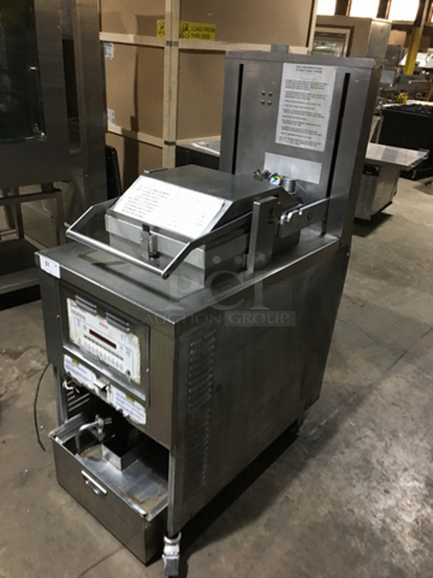 AMAZING! Henny Penny Natural Gas Powered KFC EDITION Pressure Fryer! 8 Head Pressure Fryer! With Oil Filter System! With Auto Lift Tray Holder! Model 580! On Commercial Casters! - Image 4 of 9