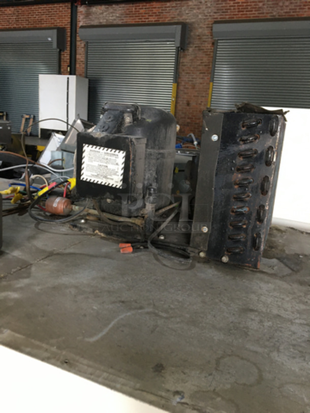 Leer Commercial 2 Door Bagged Ice Freezer Merchandiser! Model 602UA45MGME Serial 735101! 115V! Working When Removed!  - Image 8 of 8