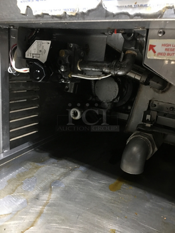 AMAZING! Henny Penny Natural Gas Powered KFC EDITION Pressure Fryer! 8 Head Pressure Fryer! With Oil Filter System! With Auto Lift Tray Holder! Model 580! On Commercial Casters! - Image 7 of 9