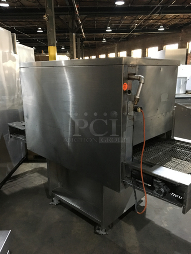 BEAUTIFUL! Middleby Marshall Commercial Natural Gas Powered Single Deck Conveyor Pizza Oven! With Underneath Storage Space! All Stainless Steel! Model US3002 Serial 33101E284154!  Working When Removed! - Image 3 of 12
