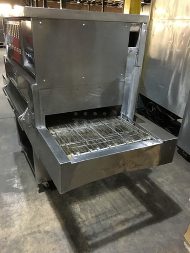 BEAUTIFUL! Middleby Marshall Commercial Natural Gas Powered Single Deck Conveyor Pizza Oven! With Underneath Storage Space! All Stainless Steel! Model US3002 Serial 33101E284154!  Working When Removed! - Image 4 of 12