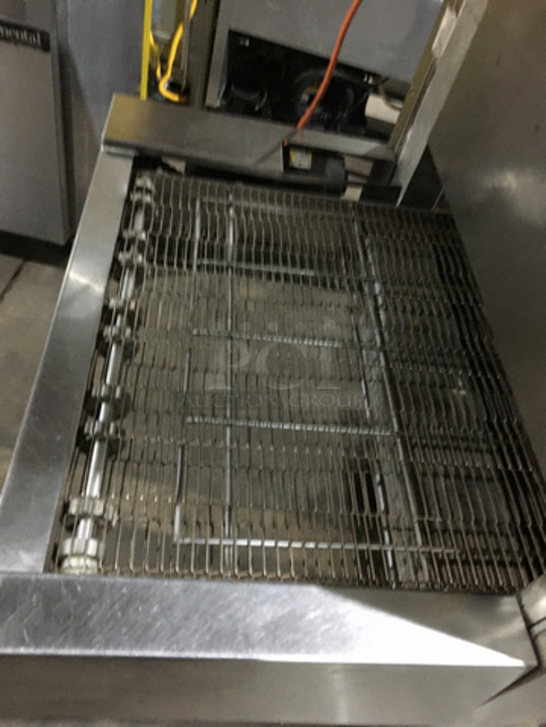 BEAUTIFUL! Middleby Marshall Commercial Natural Gas Powered Single Deck Conveyor Pizza Oven! With Underneath Storage Space! All Stainless Steel! Model US3002 Serial 33101E284154!  Working When Removed! - Image 6 of 12