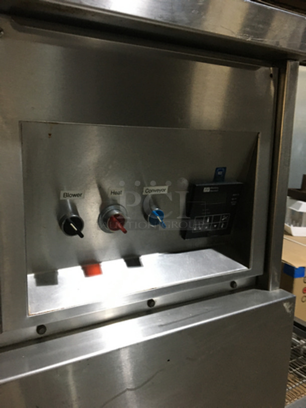 BEAUTIFUL! Middleby Marshall Commercial Natural Gas Powered Single Deck Conveyor Pizza Oven! With Underneath Storage Space! All Stainless Steel! Model US3002 Serial 33101E284154!  Working When Removed! - Image 9 of 12