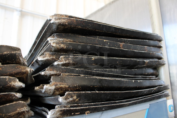 14 Metal Baking Pans. 13x20.5x0.5. 14 Times Your Bid! - Image 3 of 4