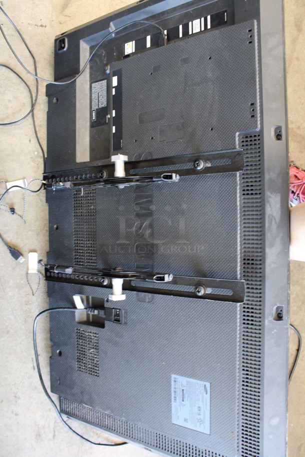 Samsung Model DB40E 40" Color Display Monitor w/ Mount and Remote. 100-240 Volts, 1 Phase. Buyer Must Pick Up - We Will Not Ship This Item. Tested and Working! - Image 8 of 11