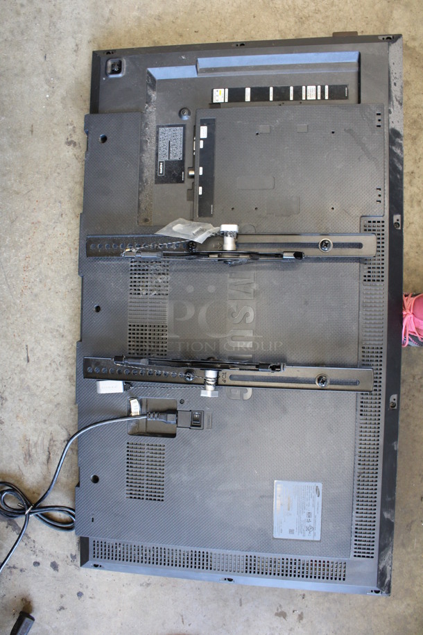 Samsung Model DB40E 40" Color Display Monitor w/ Mount and Remote. See Pictures For Damage To Screen. 100-240 Volts, 1 Phase. Buyer Must Pick Up - We Will Not Ship This Item. Tested and Working! - Image 7 of 10