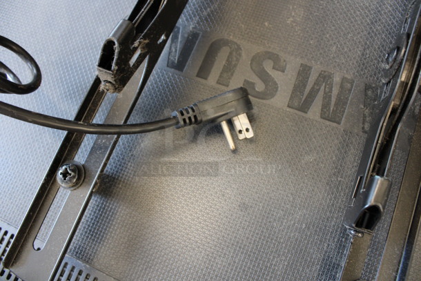 Samsung Model DB40E 40" Color Display Monitor w/ Mount and Remote. See Pictures For Damage To Screen. 100-240 Volts, 1 Phase. Buyer Must Pick Up - We Will Not Ship This Item. Tested and Working! - Image 10 of 10