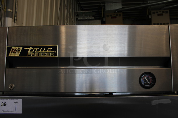 2016 True Model T-19F Stainless Steel Commercial Single Door Reach In Freezer w/ Poly Coated Racks on Commercial Casters. 115 Volts, 1 Phase. 27x25x79. Tested and Working! - Image 4 of 7
