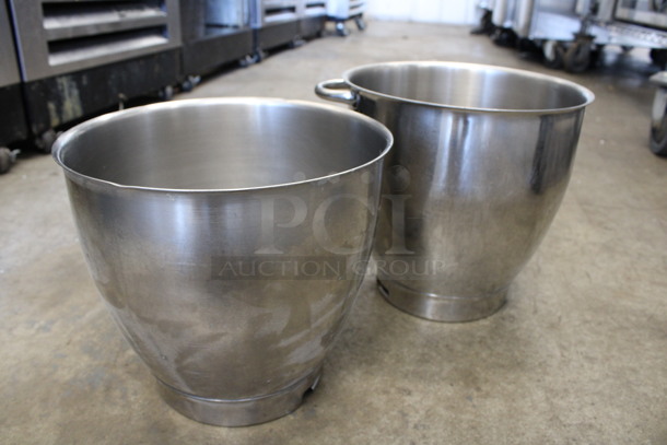 2 Metal Bowls. 1 w/ Handle. 9x9x8.5, 10.5x9x8.5. 2 Times Your Bid!