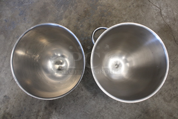 2 Metal Bowls. 1 w/ Handle. 9x9x8.5, 10.5x9x8.5. 2 Times Your Bid! - Image 3 of 3