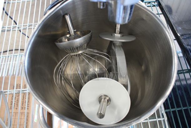 Cuisinart Model SM-70BK Metal Countertop 7 Quart Mixer w/ Metal Mixing Bowl, Whisk, Paddle and Dough Hook Attachments. 120 Volts, 1 Phase. 10x16x17. Tested and Working! - Image 4 of 6