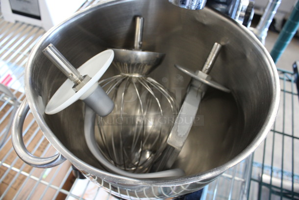 Cuisinart Model SM-70BK Metal Countertop 7 Quart Mixer w/ Metal Mixing Bowl, Whisk, Paddle and Dough Hook Attachments. 120 Volts, 1 Phase. 10x16x17. Tested and Working! - Image 5 of 6