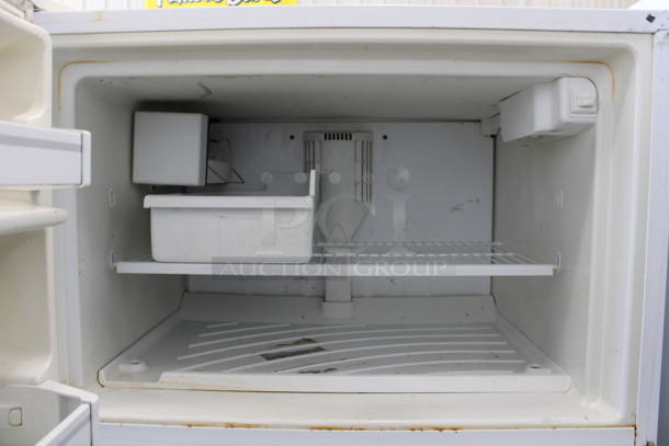 Kenmore Model 106.8751713 Cooler Freezer Combo Unit. 115 Volts, 1 Phase. 33x32x66.5. Tested and Working! - Image 4 of 8