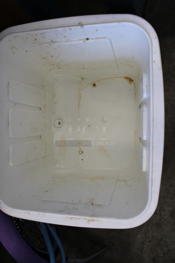 Igloo Blue and White Poly Portable Cooler. 19x18x20 - Image 4 of 6