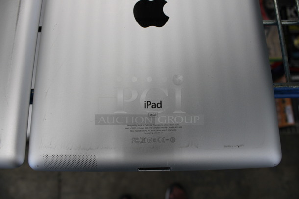 2 Apple Model A1395 16 GB 9.5" iPads. 2 Times Your Bid! - Image 4 of 5