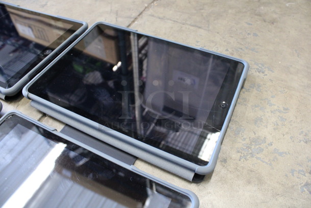 4 Apple Model A1474 9.5" iPads in Cases. See Pictures for Glass Damage. 4 Times Your Bid! - Image 5 of 12