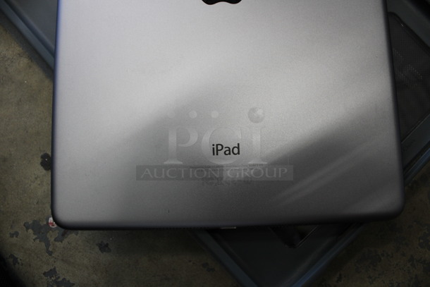 4 Apple Model A1474 9.5" iPads in Cases. See Pictures for Glass Damage. 4 Times Your Bid! - Image 11 of 12