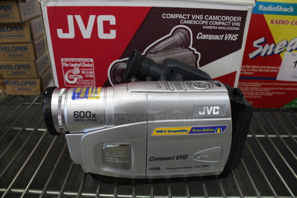 JVC Model GR-AX880U Compact VHS Tape Recorder. 4x8.5x5