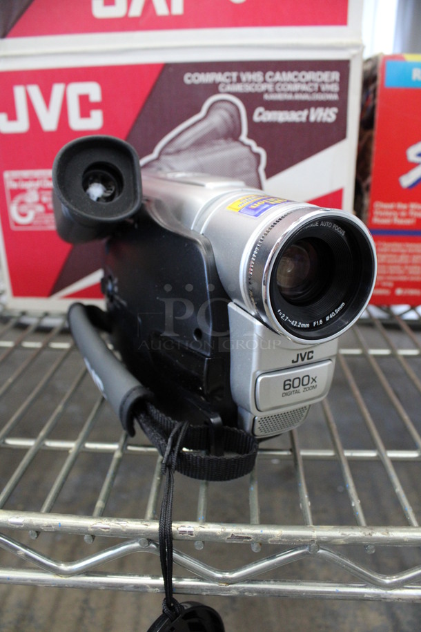JVC Model GR-AX880U Compact VHS Tape Recorder. 4x8.5x5 - Image 3 of 4