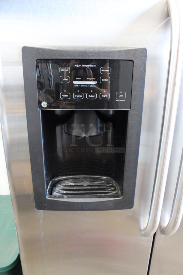 General Electric Model GSH25JSTA SS Chrome Finish Cooler Freezer Combo Unit. 110-127 Volts, 1 Phase. 36x32x69.5. Tested and Working! - Image 3 of 8