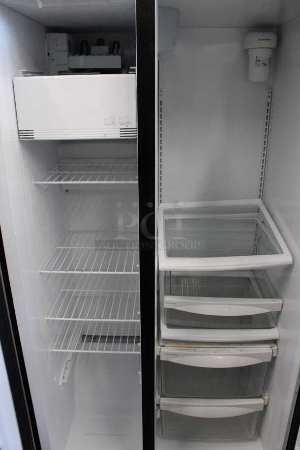General Electric Model GSH25JSTA SS Chrome Finish Cooler Freezer Combo Unit. 110-127 Volts, 1 Phase. 36x32x69.5. Tested and Working! - Image 5 of 8
