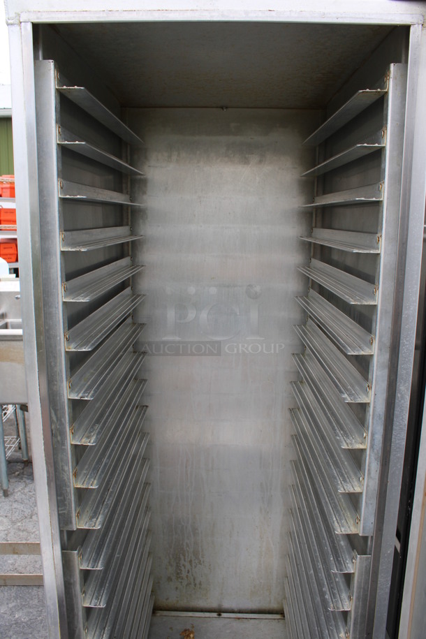 Wilson Metal Commercial Enclosed Pan Transport Rack on Commercial Casters. 24.5x31x69.5 - Image 3 of 5