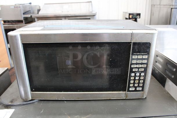 Hamilton Beach Model P100N30AP-F4 Countertop Microwave Oven w/ Plate. 21x15x12