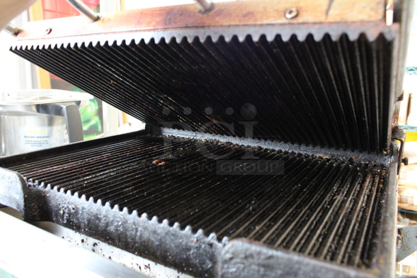 Waring Model WPG250 Stainless Steel Commercial Countertop Panini Press. 120 Volts, 1 Phase. 19x17x9. Tested and Working! - Image 4 of 7
