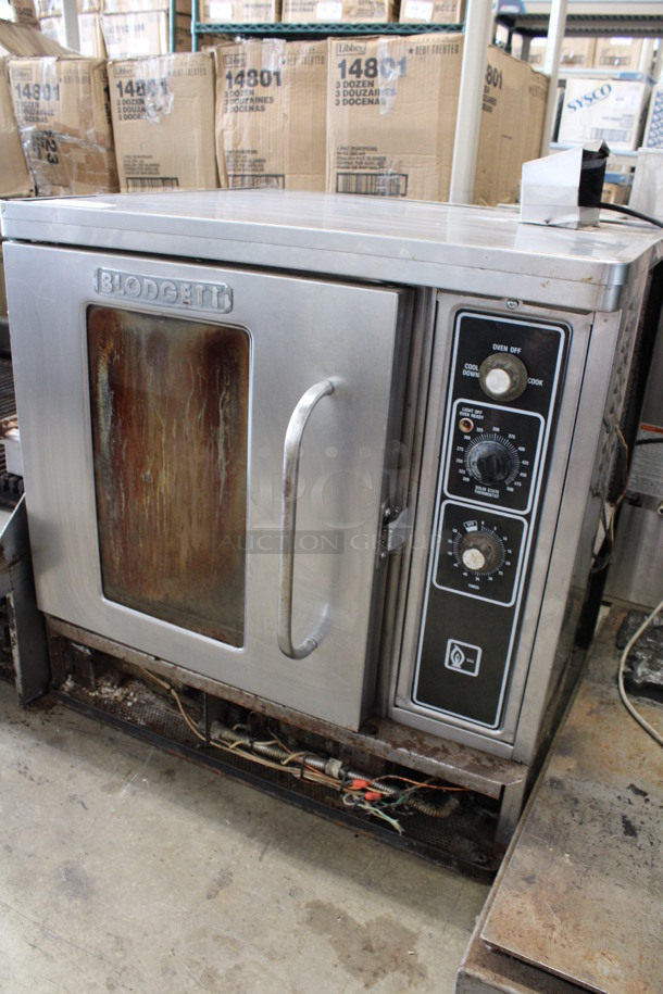 Blodgett Stainless Steel Commercial Gas Powered Half Size Convection Oven w/ View Through Door, Metal Oven Racks and Thermostatic Controls. 30x26x35 - Image 2 of 7