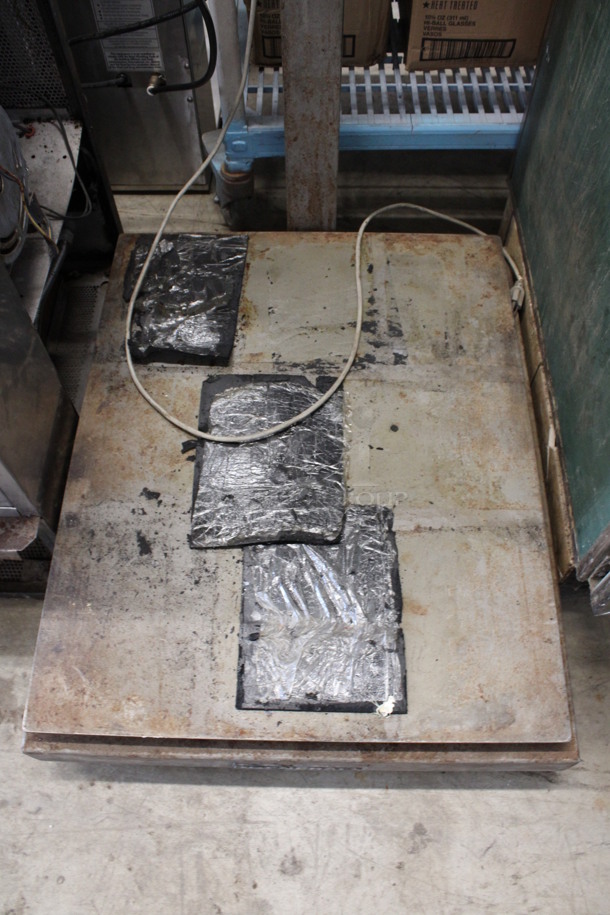 General Electronic Model PT830SS Metal Commercial Floor Style Scale. 120 Volts, 1 Phase. 25x34x46. Tested and Powers On - Image 4 of 7