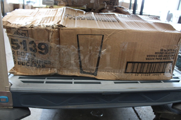 21 BRAND NEW IN BOX! Libbey 5139 16 oz Mixing Glasses. 3.5x3.5x5.75. 21 Times Your Bid! - Image 4 of 4