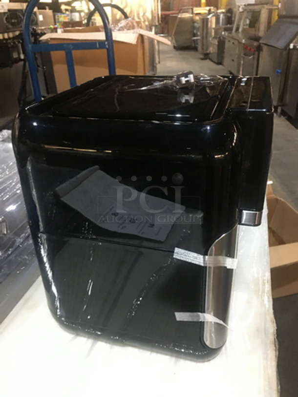 Insignia Countertop Air Fryer! With View Through Door! All Stainless Steel! Model NSAFO6DSS1! 120V! - Image 3 of 8