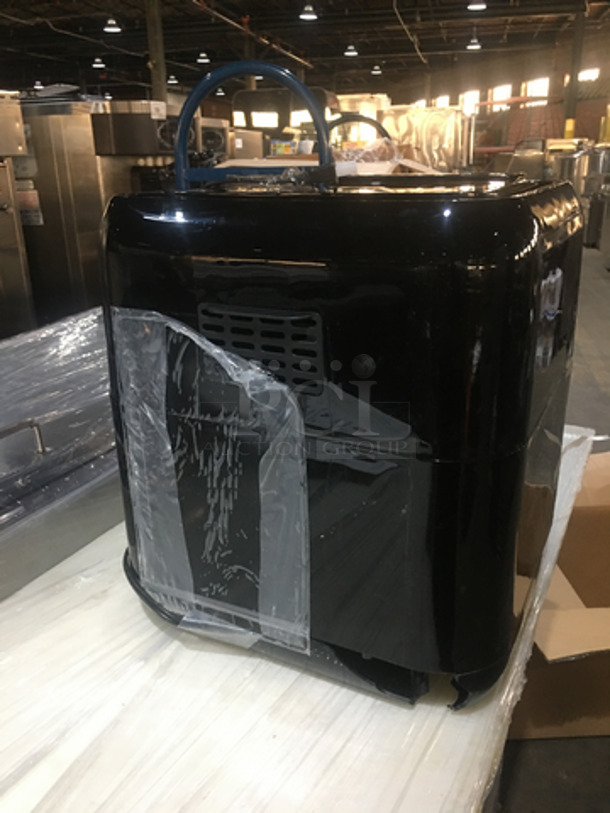 Insignia Countertop Air Fryer! With View Through Door! All Stainless Steel! Model NSAFO6DSS1! 120V! - Image 4 of 8