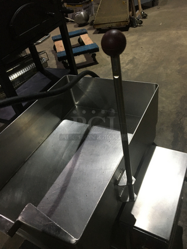 Southbend Commercial Electric Countertop Tilting Skillet! All Stainless Steel! Model BECT12! 208V 1Phase! - Image 9 of 10