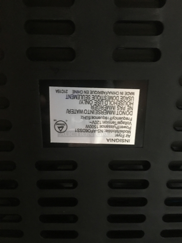 Insignia Countertop Air Fryer! With View Through Door! All Stainless Steel! Model NSAFO6DSS1! 120V! - Image 6 of 8