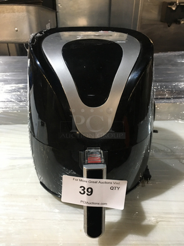 Insignia Countertop Air Fryer! With Digital Controls! Model NSAF32DBK9! 120V!