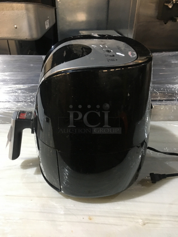 Insignia Countertop Air Fryer! With Digital Controls! Model NSAF32DBK9! 120V! - Image 2 of 7