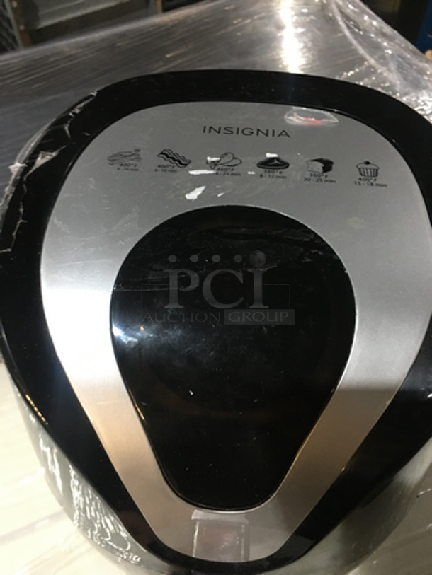 Insignia Countertop Air Fryer! With Digital Controls! Model NSAF32DBK9! 120V! - Image 5 of 7