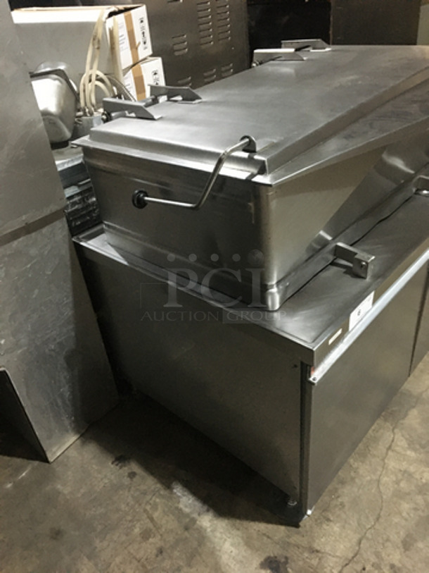 FAB! Market Forge Commercial Electric Powered Manual Tilt Skillet! All Stainless Steel! Model 1800! 480V 3Phase! On Legs! - Image 3 of 8