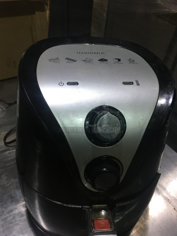 Insignia Countertop Air Fryer! With Analog Controls! Model NSAF32MBK9! 120V! - Image 4 of 8