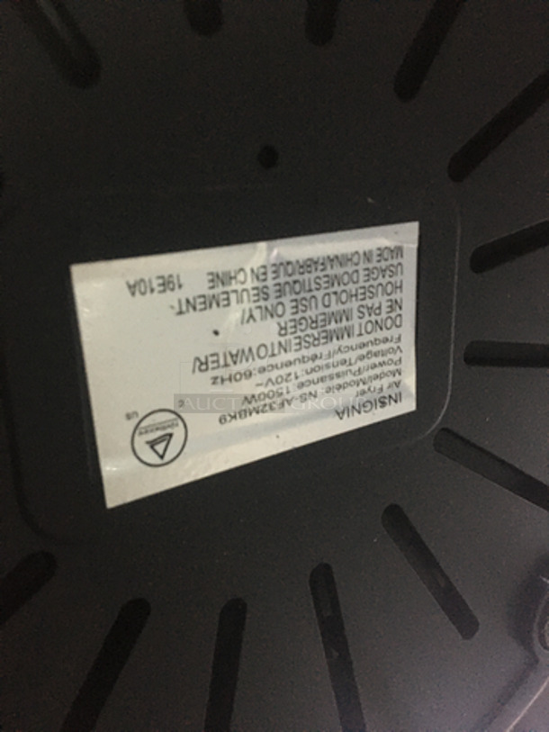 Insignia Countertop Air Fryer! With Analog Controls! Model NSAF32MBK9! 120V! - Image 7 of 8