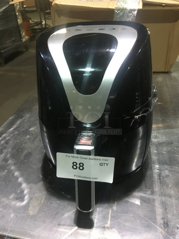 Insignia Countertop Air Fryer! With Digital Controls! Model NSAF32DBK9! 120V!