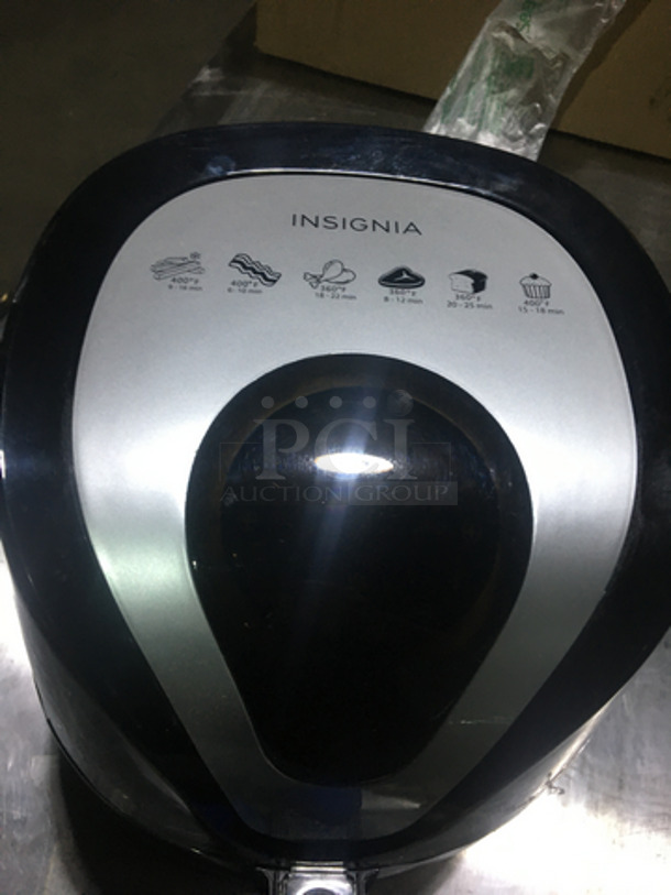 Insignia Countertop Air Fryer! With Digital Controls! Model NSAF32DBK9! 120V! - Image 4 of 7